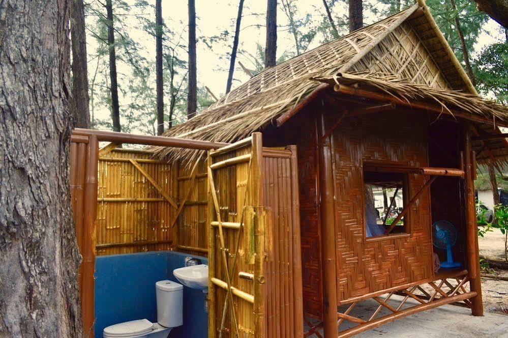 Micky Monkey Beach Hotel Phuket Maikhao Thailand マイカオビーチ エクステリア 写真