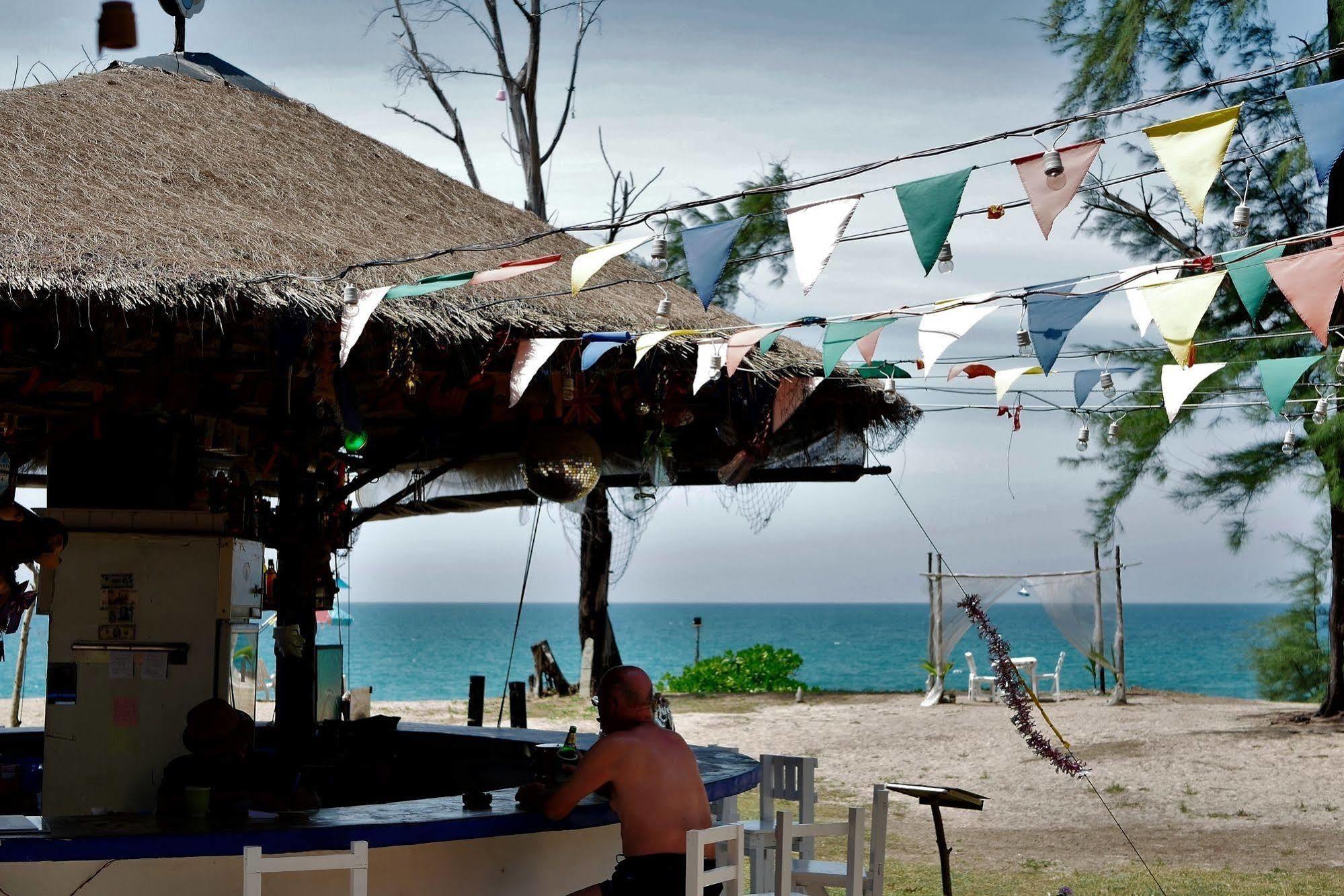 Micky Monkey Beach Hotel Phuket Maikhao Thailand マイカオビーチ エクステリア 写真