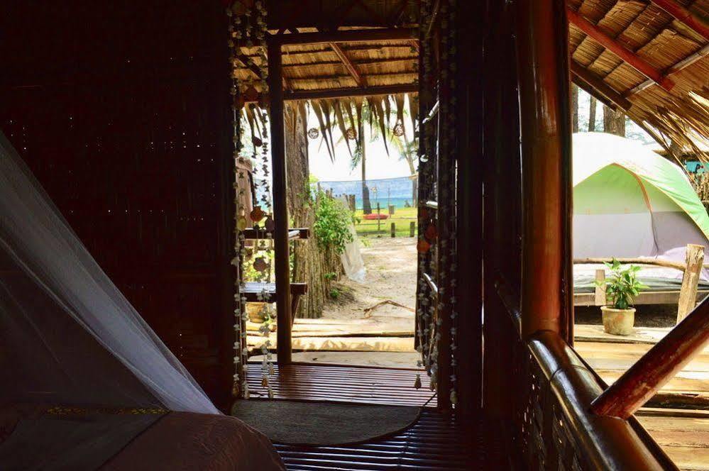 Micky Monkey Beach Hotel Phuket Maikhao Thailand マイカオビーチ エクステリア 写真