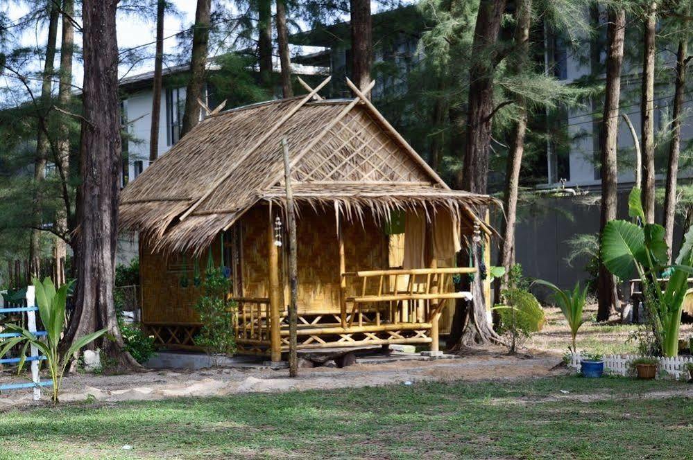 Micky Monkey Beach Hotel Phuket Maikhao Thailand マイカオビーチ エクステリア 写真