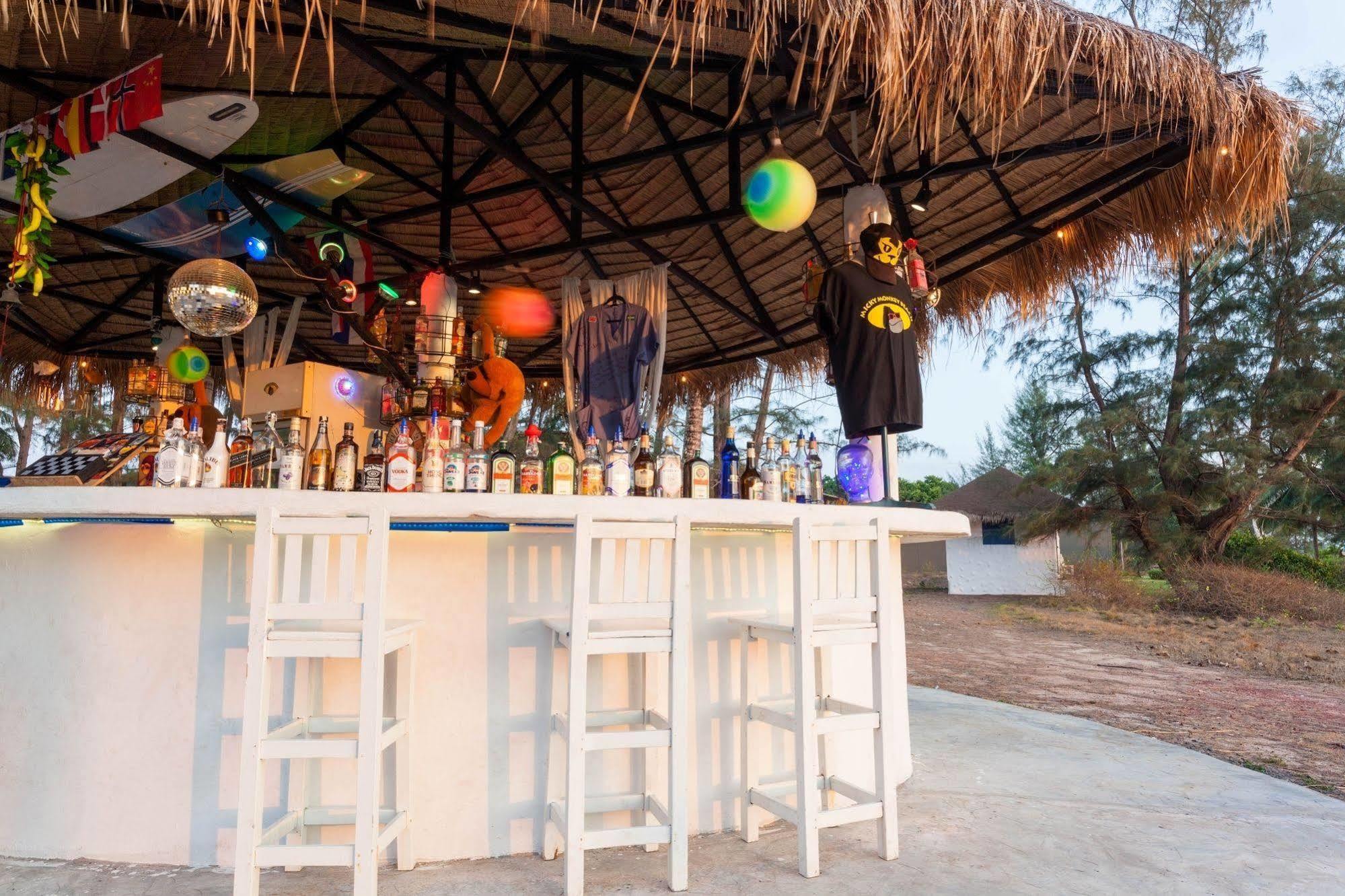 Micky Monkey Beach Hotel Phuket Maikhao Thailand マイカオビーチ エクステリア 写真