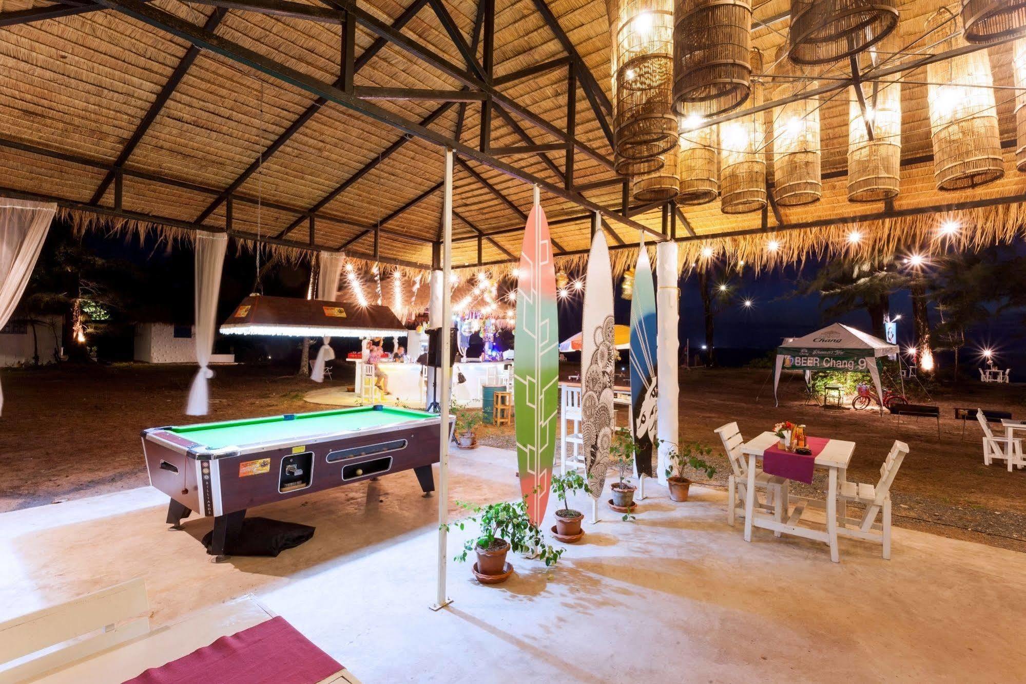 Micky Monkey Beach Hotel Phuket Maikhao Thailand マイカオビーチ エクステリア 写真